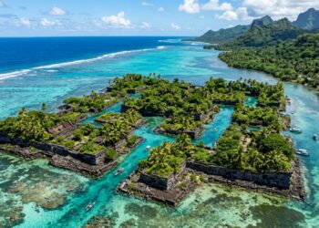 Flutuando sobre 92 ilhas artificiais com 750 mil toneladas de basalto, a cidade de Nan Madol desafia a logística marítima de 800 anos atrás