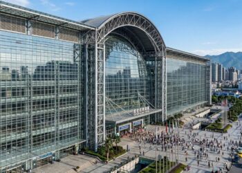 Em Chengdu um prédio gigante funciona como cidade inteira reunindo lazer, lojas e hotéis em um só espaço imenso