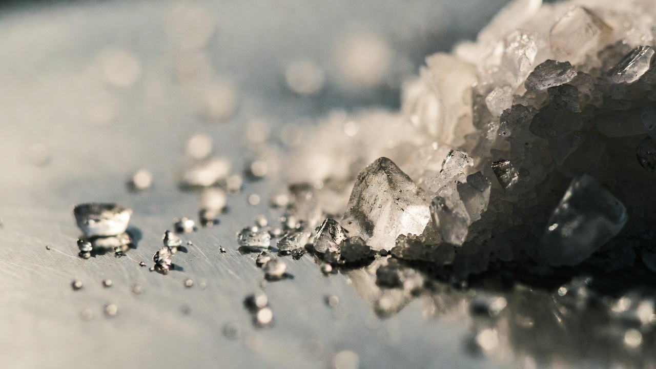 O ciclo de lavagem secreto com vinagre que deve fazer à sua máquina para as roupas nunca mais cheirarem a mofo