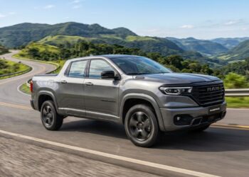 Disparando 272 cavalos de potência com o motor turbo, a picape nacional atinge 100 km/h em 6,9 segundos com estabilidade total nas pistas