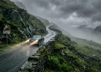Rodovia na Inglaterra ganha fama por sua inclinação de 25%, pois o trajeto de 1124 cruza o Lake District entre montanhas de ardósia e abismos