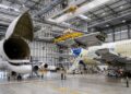 Com peças vindas de 4 países e o uso de 2.000 litros de tinta, a linha da Airbus une o A380 e o BelugaXL em hangares gigantes, na França