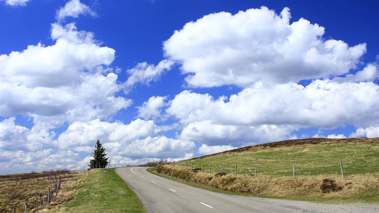 Estrada na França ganha fama por suas vistas, pois o trajeto de 73 km criado em 1914 cruza os Vosges a 1.200m de altitude em um cenário histórico