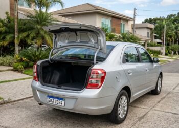 Garantindo um porta-malas colossal de 563 litros e mecânica de manutenção simples, o espaçoso sedã americano acomoda a bagagem de toda a família por menos de 50 mil reais