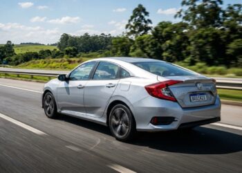 Entregando 173 cavalos de potência e consumo de cerca de 14 km/l na estrada, o sedã turbo da famosa marca japonesa alcança aproximadamente 210 km/h com alta estabilidade
