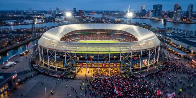 Com seu formato de caldeirão de 1937 e 51.117 lugares, o estádio De Kuip em Roterdã tornou-se um dos palcos mais intimidadores do futebol europeu