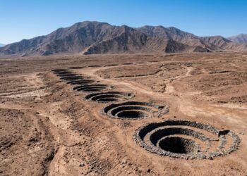 Mergulhando 12 metros no deserto peruano através de túneis em espiral, o engenhoso sistema de 1.500 anos capta ventos para extrair água subterrânea