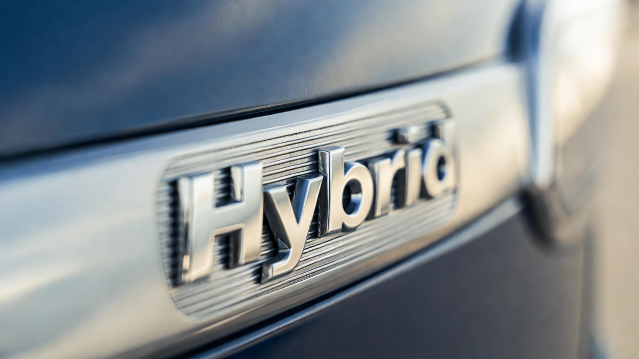 Trazendo um visual de SUV cupê e consumo de 22 km por litro no sistema híbrido, o novo lançamento da marca japonesa promete abalar o mundo automotivo