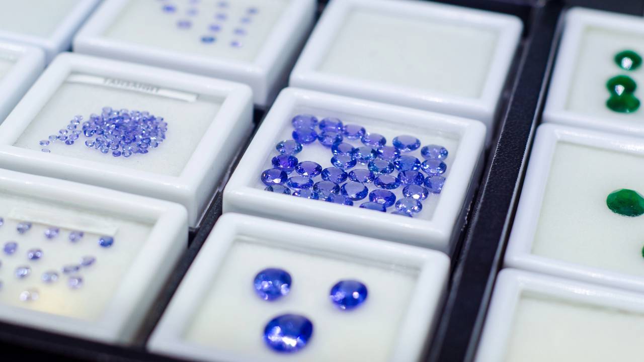 Esqueça o diamante, pois esta gema é 1.000 vezes mais rara e só existe na África, sendo o tesouro mais escasso do planeta