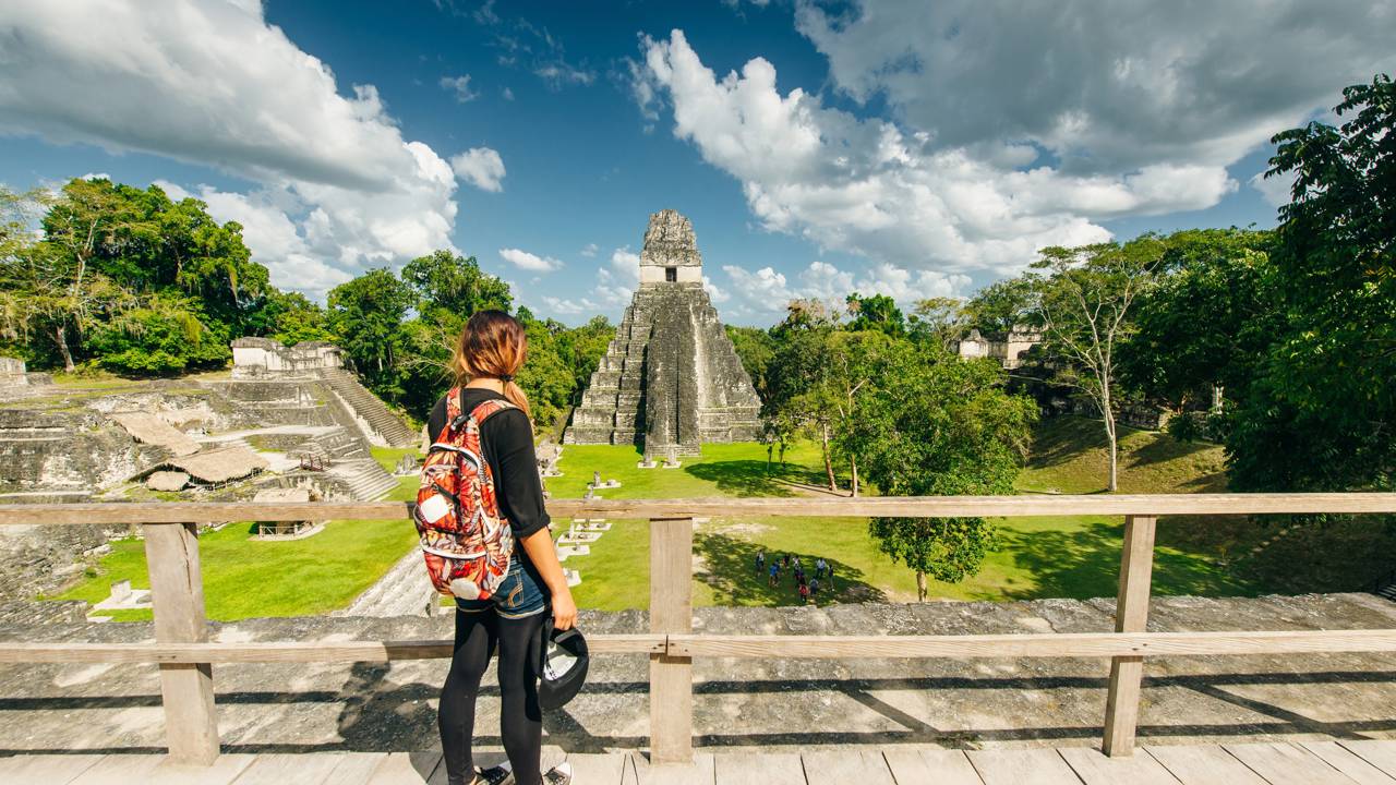 Com pirâmides que atingem 70 metros de altura e datadas do ano 200, as ruínas de Tikal, na Guatemala, tornaram-se o maior centro da civilização maia