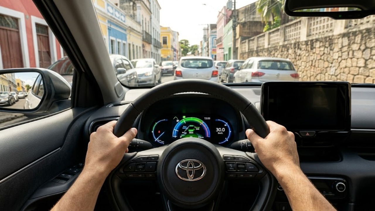 Com consumo inacreditável de 30 quilômetros por litro e espaço para cinco pessoas, o novo Toyota Yaris Cross virou o SUV definitivo para motoristas de aplicativo que querem fugir do posto
