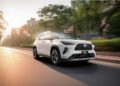 Com motor híbrido fazendo 17 km/l e nota alta em segurança, o novo mini SUV da Toyota chega para aniquilar concorrentes e virar o modelo mais barato da categoria no Brasil