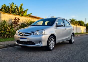 Por cerca de R$ 40 mil, resistência mecânica inquebrável e fazendo 675 km com 1 único tanque, este carro popular japonês se consolidou como um fenômeno entre os usados