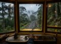 A 1.700 metros de altitude, o trem histórico que sobe 47 quilômetros de serra e leva à cidade mais alta do Brasil