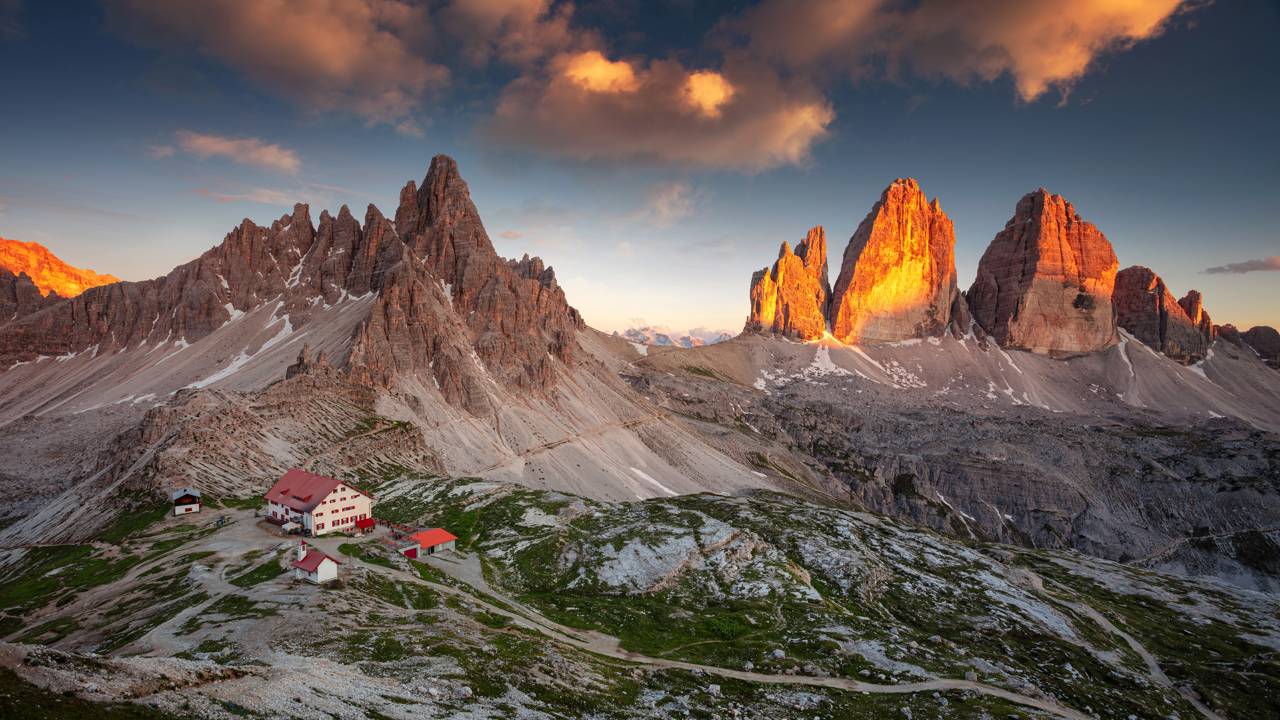 Estrada nas Dolomitas sobe a 2.333 metros de altitude, pois o trajeto de 7 km leva aos picos mais icônicos da Itália com vistas de tirar o fôlego