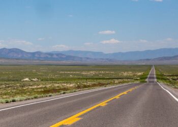 Trecho no deserto de Nevada ganhou fama mundial por seu silêncio e quilômetros sem cidades