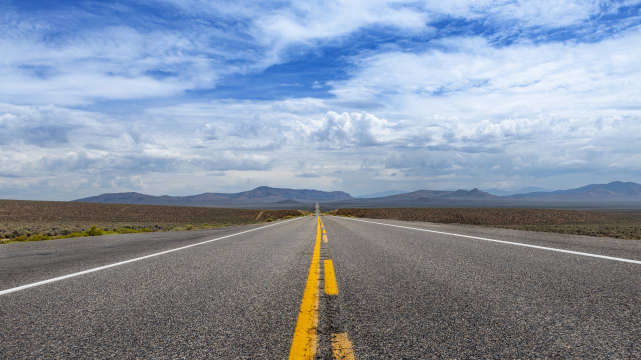 Trecho no deserto de Nevada ganhou fama mundial por seu silêncio e quilômetros sem cidades