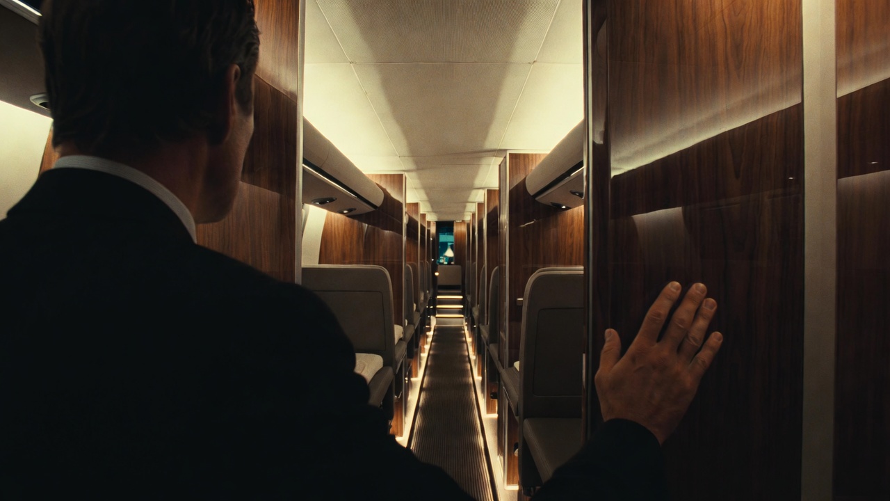 O luxuoso ônibus noturno japonês com apenas 11 quartos individuais fechados exige que os passageiros tirem os sapatos antes de embarcar