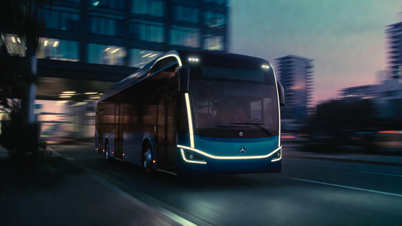 Transportando cerca de 83 passageiros, o novo chassi elétrico da gigante alemã entrega até 250 quilômetros de autonomia com apenas cerca de 3 horas de recarga