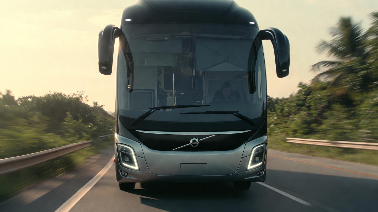 O inovador ônibus Volvo B450R esconde um sistema de segurança inteligente que trava o gigante de 15 metros sozinho e previne acidentes