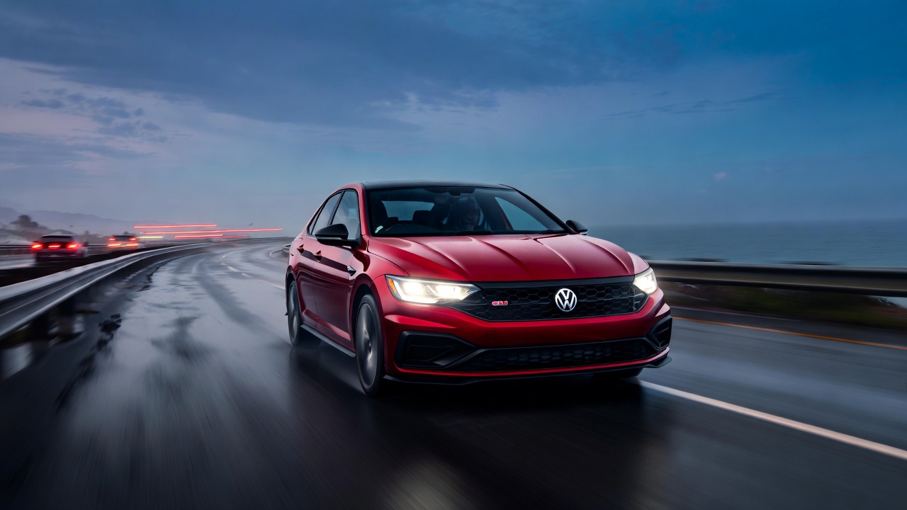 Disparando de 0 a 100 km/h em 6 segundos, o cobiçado sedã esportivo alemão combina motor turbo de 231 cavalos com câmbio de dupla embreagem para superar os concorrentes