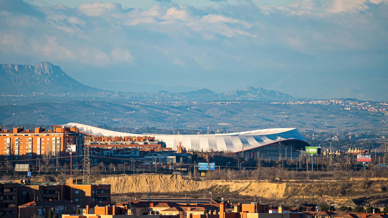 Com capacidade para 70 mil pessoas e cobertura tecnológica de LED, a arena de 2017 tornou-se o estádio mais moderno e vibrante de toda a Espanha