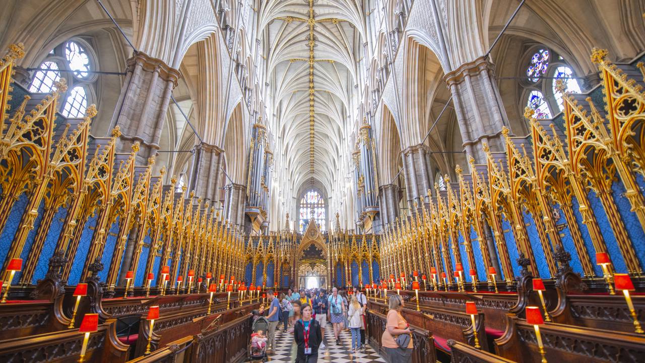 Com sua fachada gótica de 1245 e local de coroação de monarcas, a abadia londrina tornou-se o maior símbolo da história e da realeza britânica