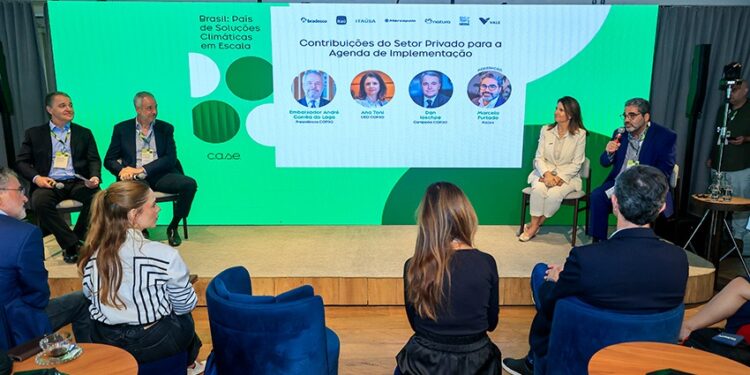 Dan Ioschpe, campeão de Alto Nível do Clima da COP30, André Corrêa do Lago, presidente da COP30, Ana Toni, CEO da COP30 e Marcelo Furtado, Head de Sustentabilidade na Itaúsa (Foto: Marcelo Pereira)