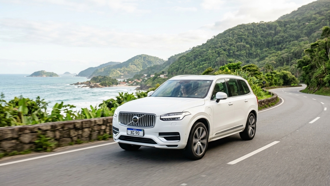 Combinando 462 cavalos e sete lugares, o SUV sueco híbrido roda 70 quilômetros no modo elétrico com segurança máxima para toda a sua família