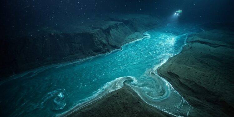 Descoberto por pesquisadores britânicos, esse fenômeno no Mar Negro desafia a lógica ao mover um volume de água colossal de forma independente e totalmente invisível na superfície