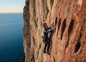 Escaladores encontram por acidente rastro de fuga em massa de tartarugas marinhas de quase 80 milhões de anos em paredão de rocha na Itália