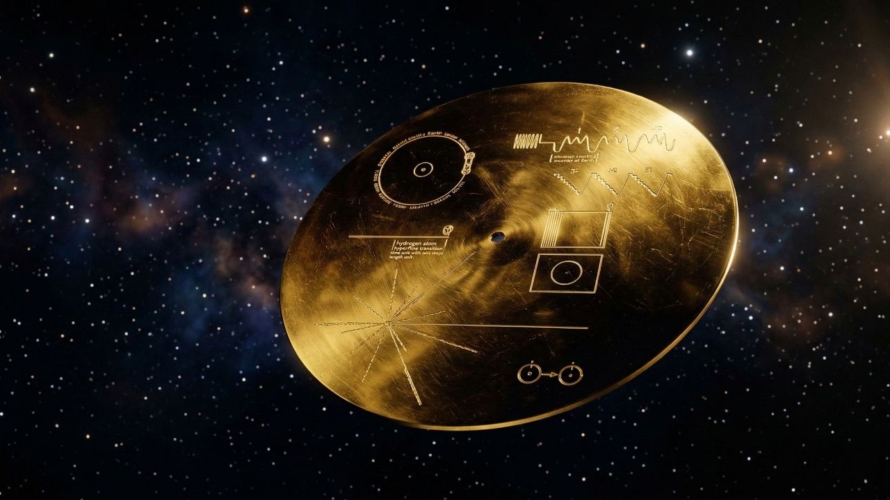 A máquina solitária construída há 50 anos que já saiu do nosso sistema solar e carrega um mapa de ouro ensinando a achar a Terra