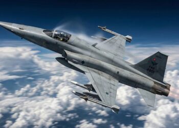 Jato de combate operado pela FAB atravessa cinco décadas após modernizações profundas