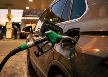 Dirigir sempre na reserva aumenta o risco de danos no sistema de combustível