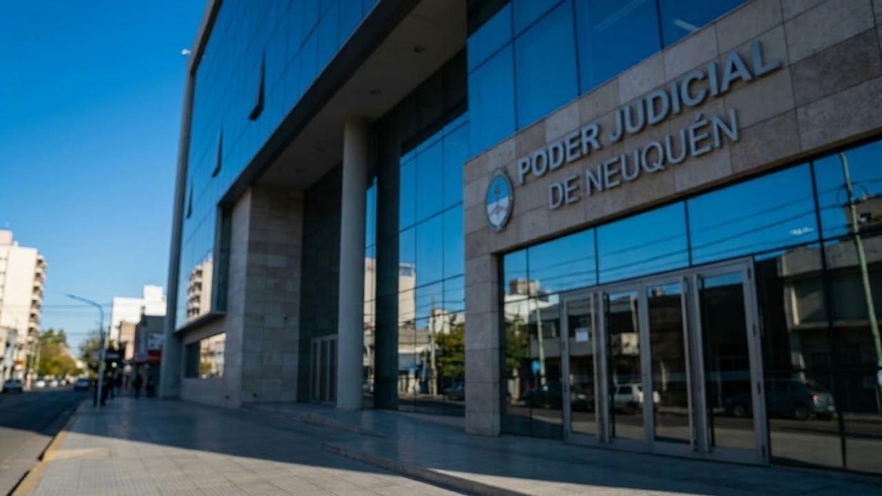 Funcionária pública é condenada a devolver dinheiro recebido por engano