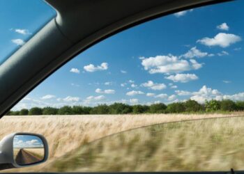 Abrir os vidros do carro em alta velocidade pode aumentar o consumo de combustível