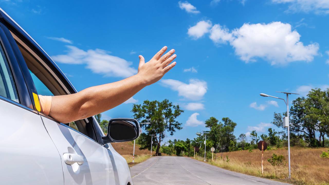 Abrir os vidros do carro em alta velocidade pode aumentar o consumo de combustível