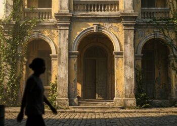 Numa viela do distrito de Tân Bình, em Cidade de Ho Chi Minh, existe uma mansão de 100 anos que a maioria dos moradores da cidade nunca viu