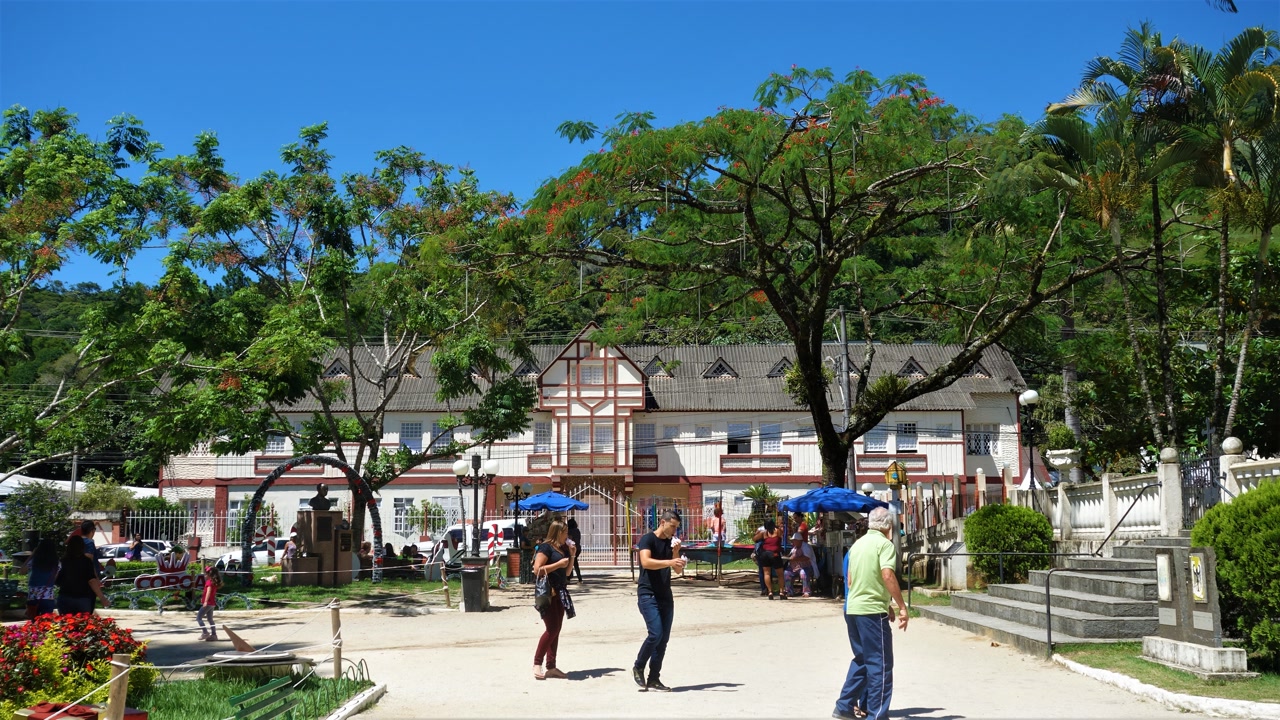 A Suíça Capixaba a 50 km de Vitória onde uma rocha muda de cor 36 vezes ao dia e a qualidade de vida lembra a Europa