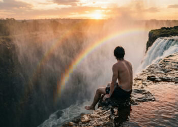 108 metros de queda livre e uma borda de pedra: a piscina natural mais perigosa do mundo fica na Zâmbia (imagem ilustrativa)
