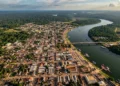 A cidade brasileira na floresta que supera 104 nações em tamanho e se consolida como a 3 maior do planeta em área territorial (imagem ilustrativa)