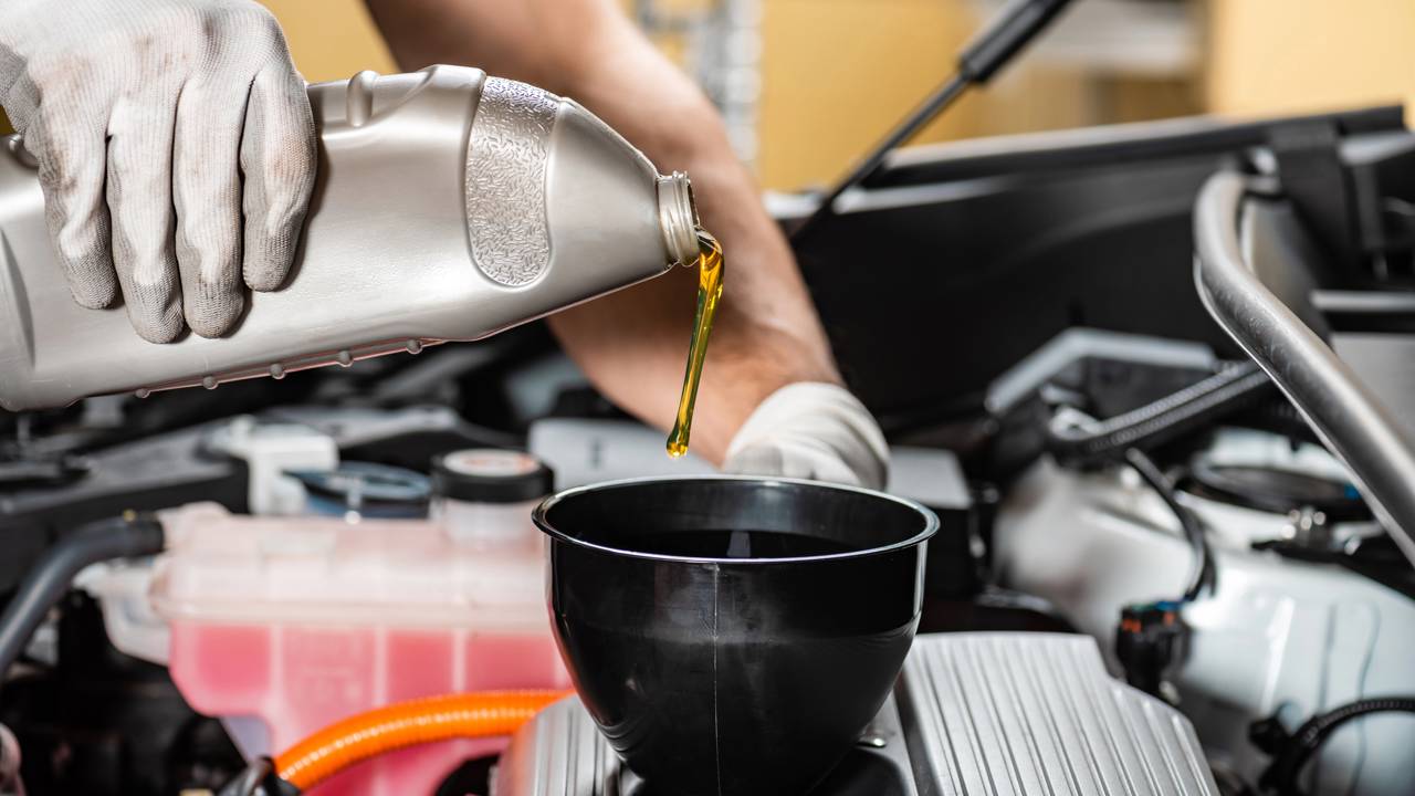 Atrasar a troca de óleo do motor pode aumentar o desgaste e levar a falhas caras