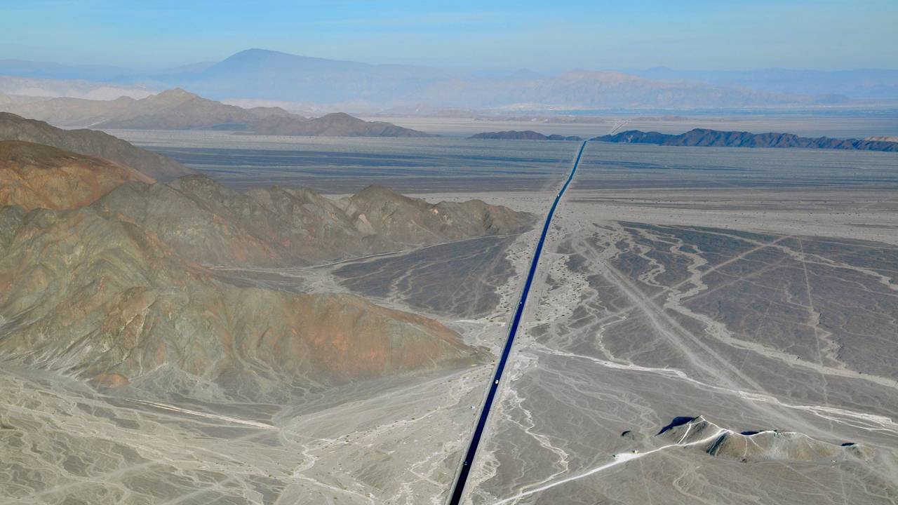 A Rodovia Pan-Americana liga o Alasca ao extremo sul e soma cerca de 30 mil km em um mosaico de estradas nacionais