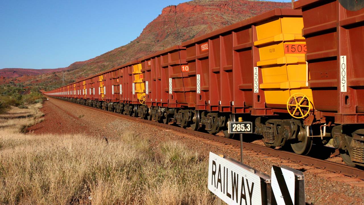 Trem de mais de 7 km transporta minério e entra para a história como o mais longo do mundo