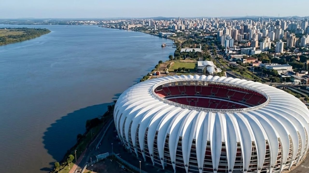 Com sua cobertura de PTFE e capacidade para 50 mil torcedores, o estádio de 1969 tornou-se o maior e mais moderno caldeirão do futebol gaúcho