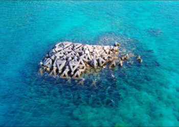 Acampamento e pesca em tetrápodes artificiais