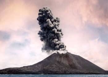Elevação do vulcão Taftan no Irã