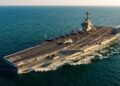 Isso não é ficção: é o porta-aviões nuclear USS Gerald R. Ford, o maior e mais caro navio de guerra já construído na história