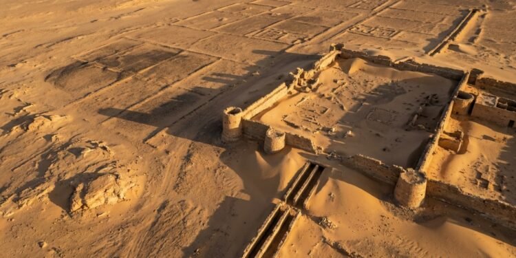 Mapeada por satélites no deserto do Saara, a rede de três fortalezas ocultas sob a areia prova a existência de um império perdido há 4.000 anos