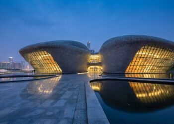 Com 70.000 m² e formato de seixos, a casa de ópera na China surge como um ícone de engenharia e design futurista